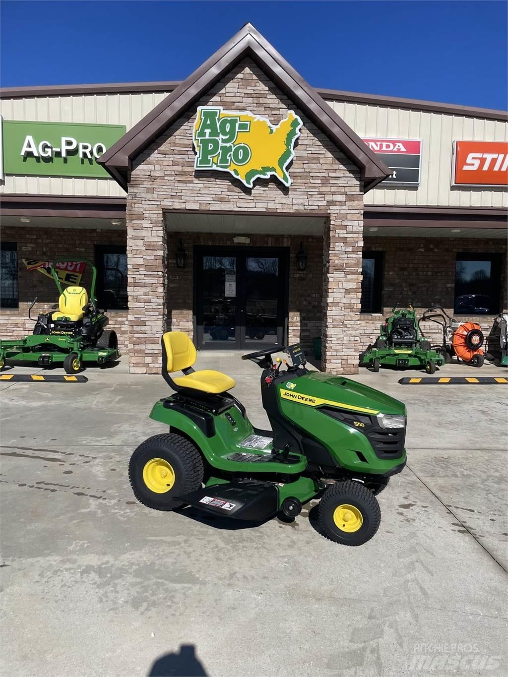 John Deere S110 Тракторни косачки