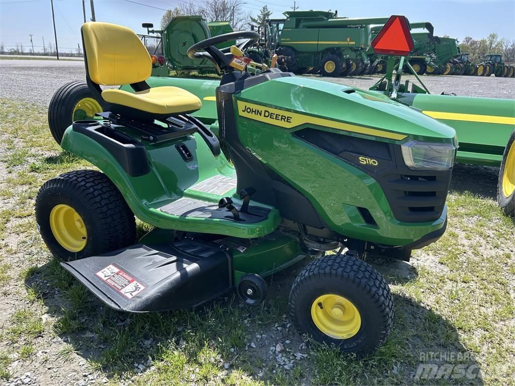 John Deere S110 Компактни трактори