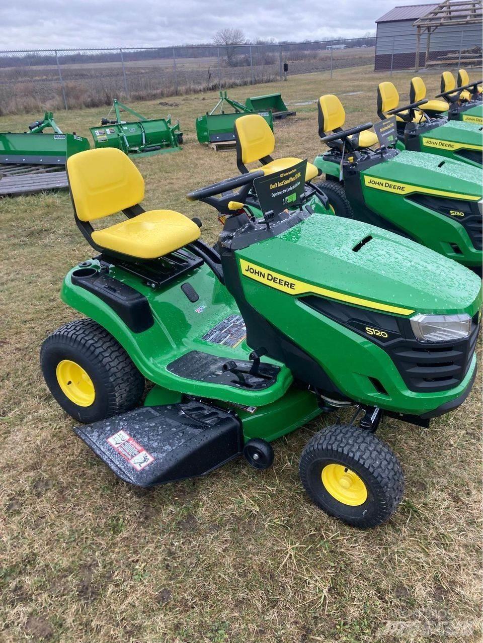 John Deere s120 Тракторни косачки