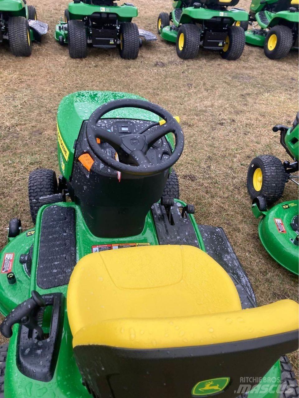 John Deere s120 Тракторни косачки