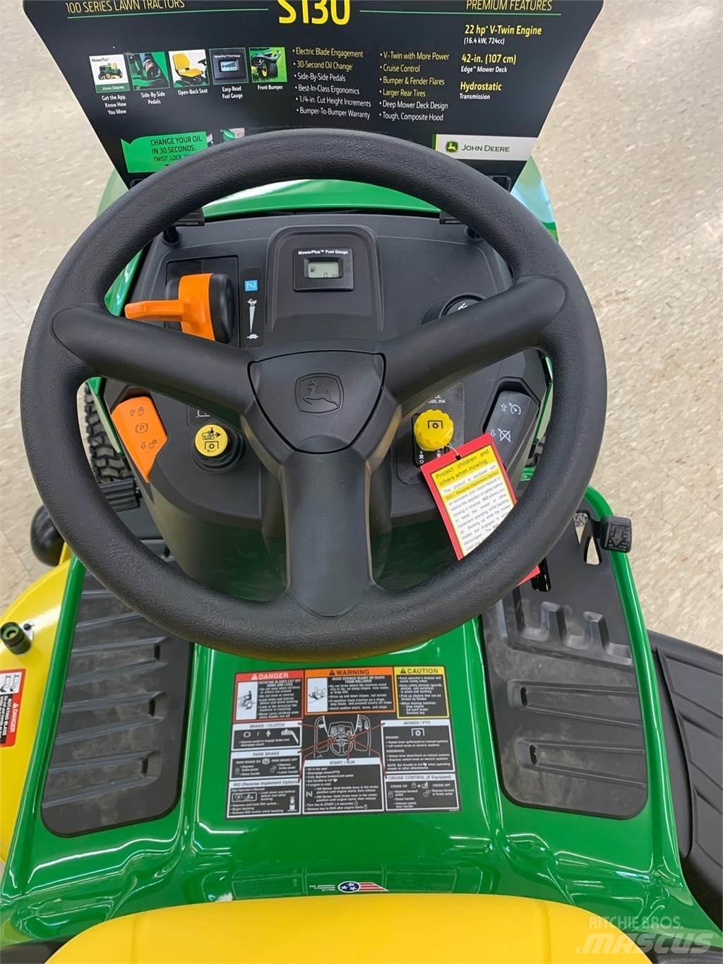 John Deere S130 Тракторни косачки