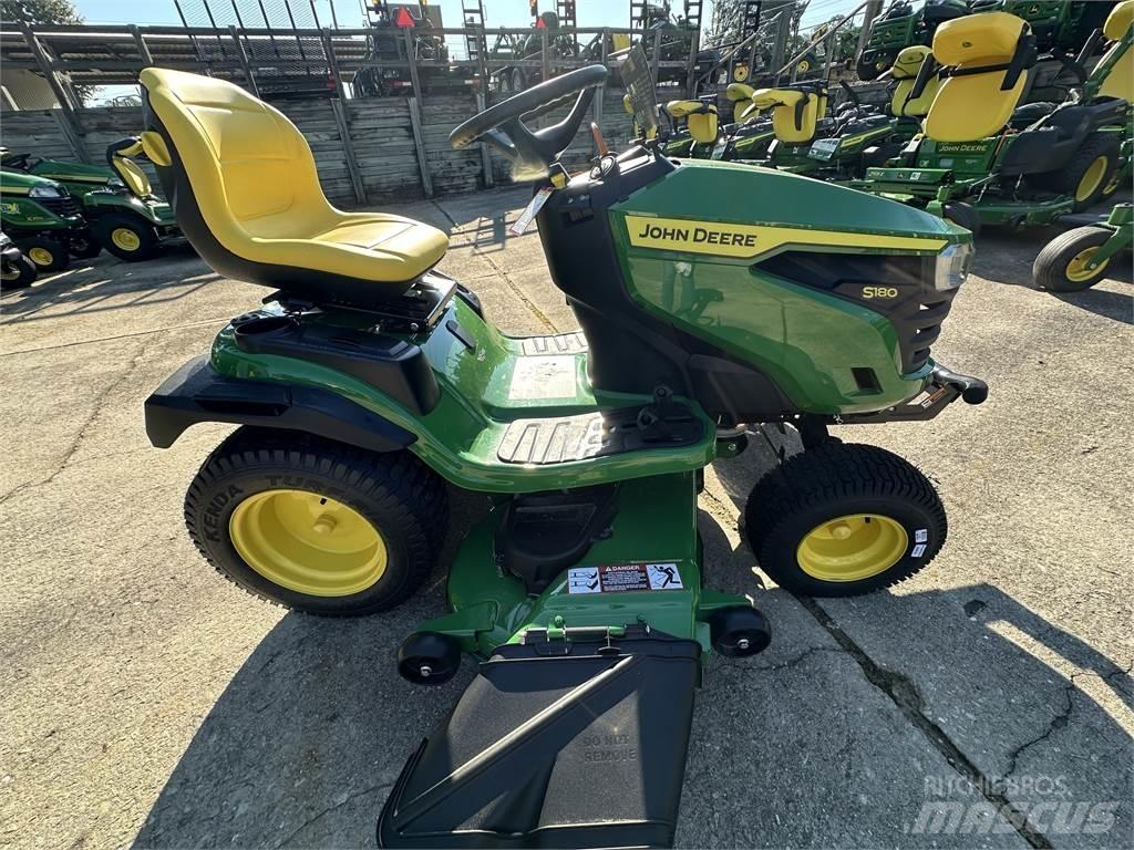 John Deere S180 Компактни трактори
