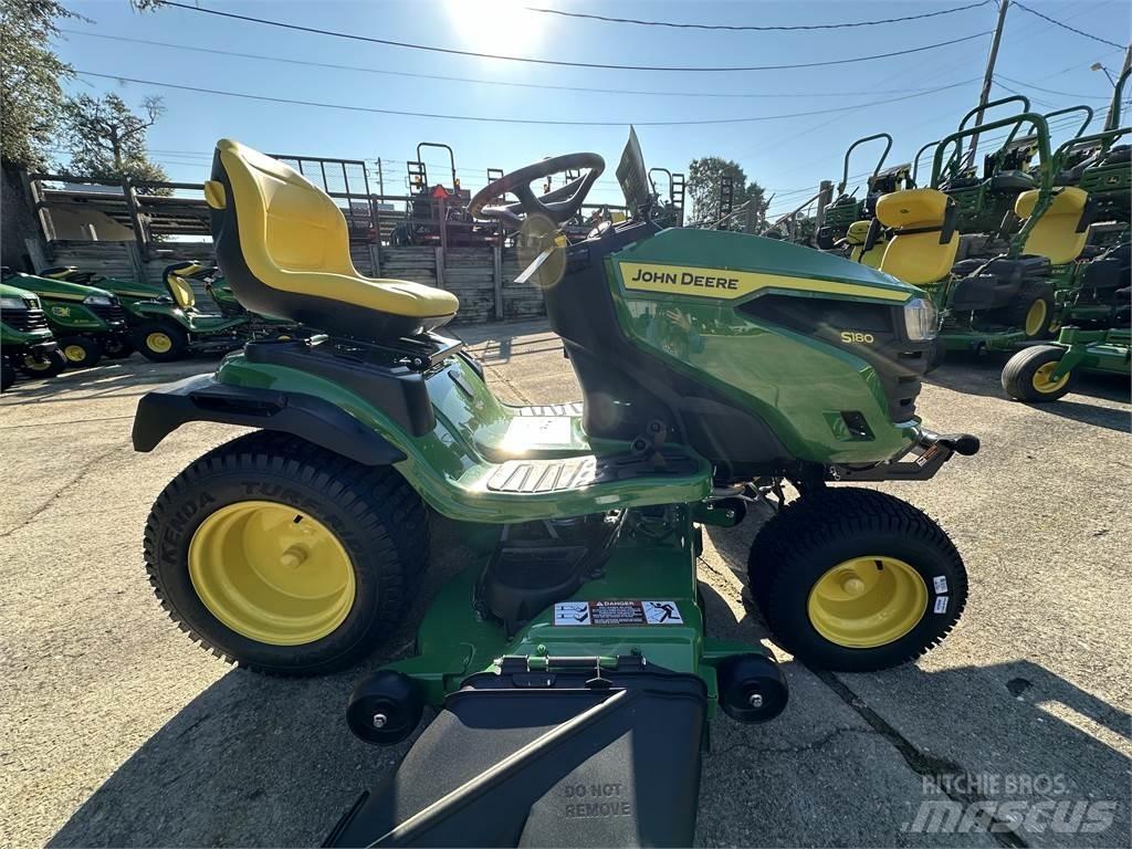 John Deere S180 Компактни трактори