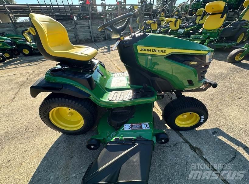 John Deere S180 Компактни трактори
