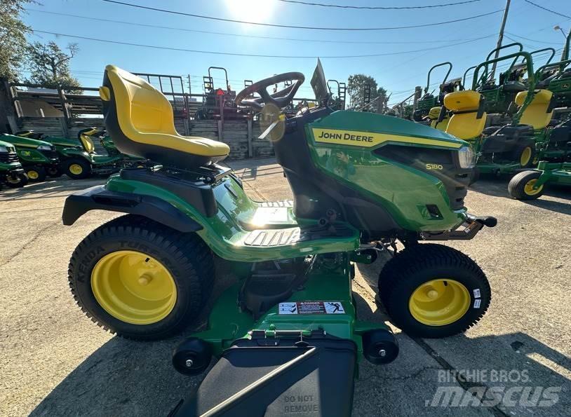 John Deere S180 Компактни трактори