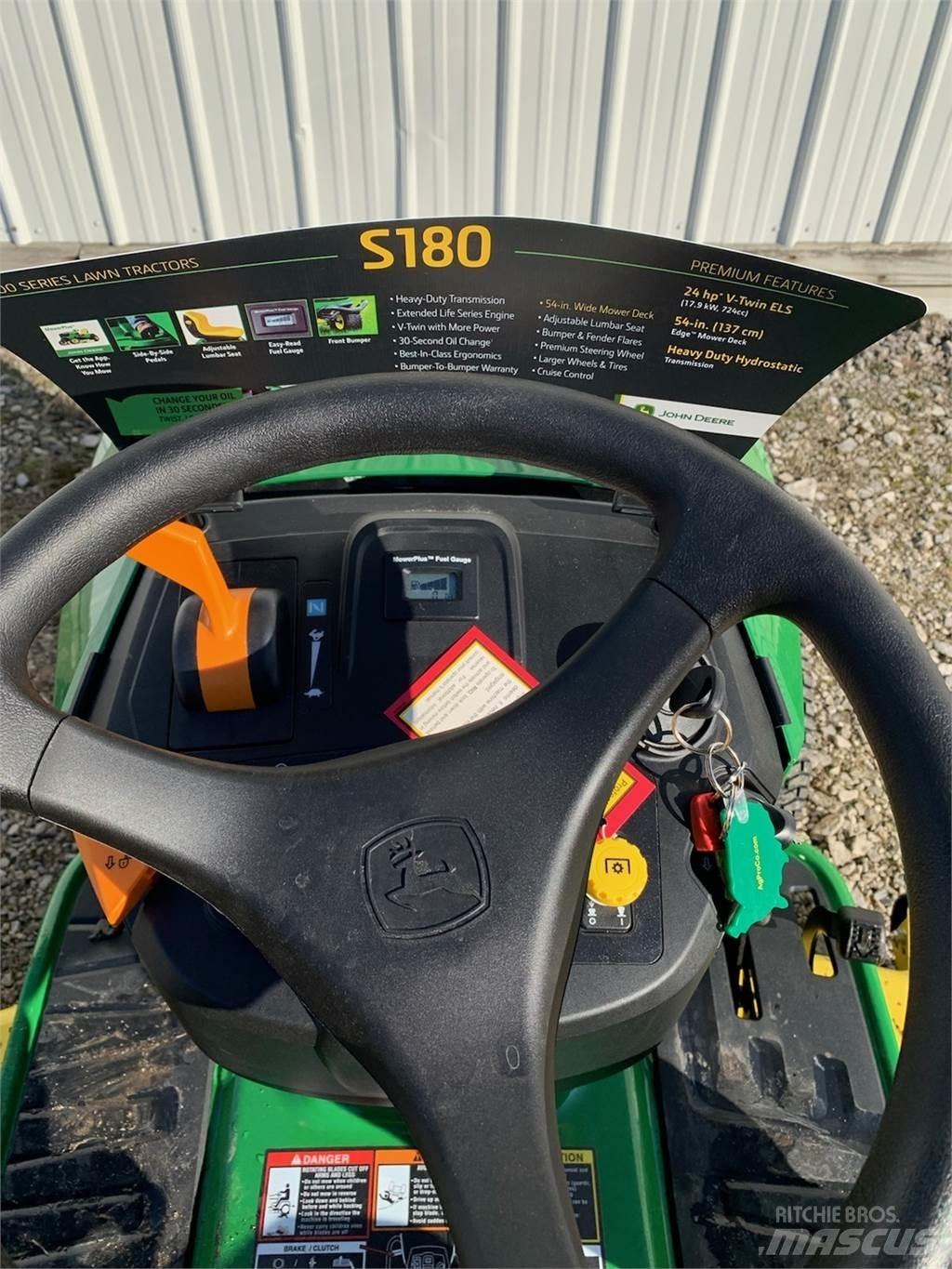 John Deere S180 Компактни трактори