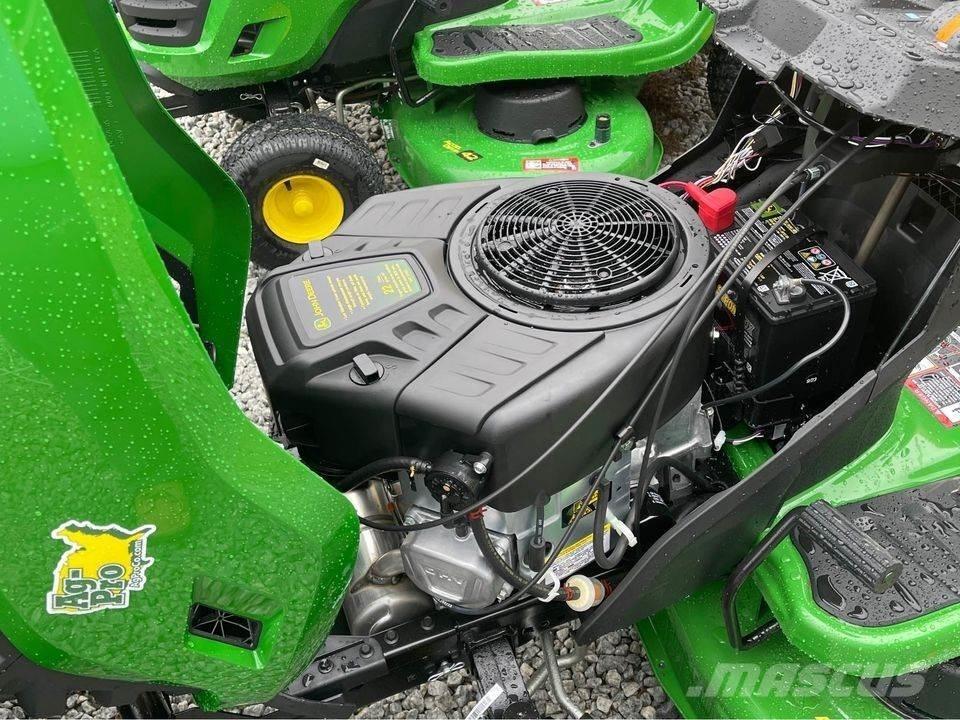 John Deere S220 Компактни трактори