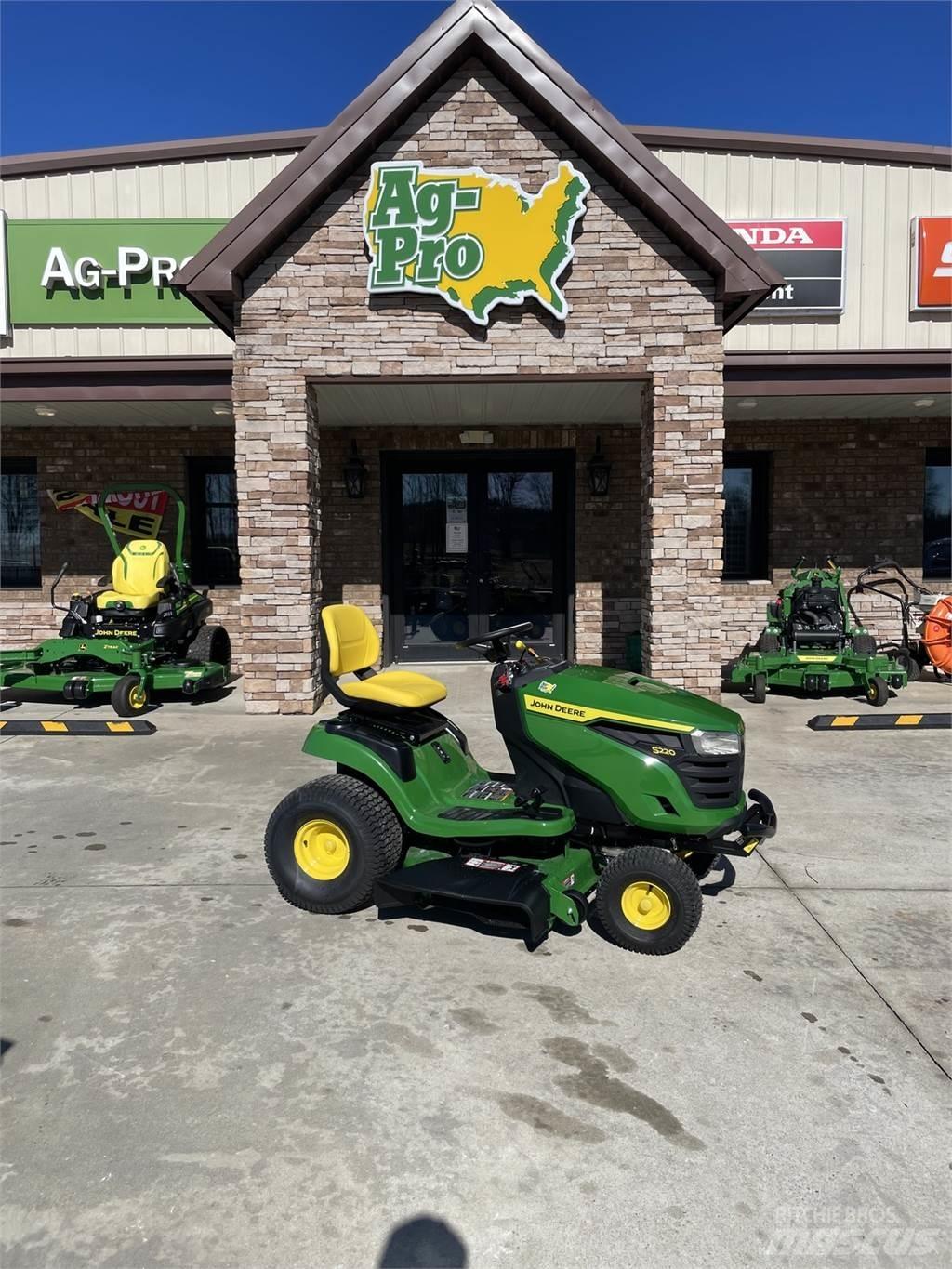 John Deere S220 Тракторни косачки