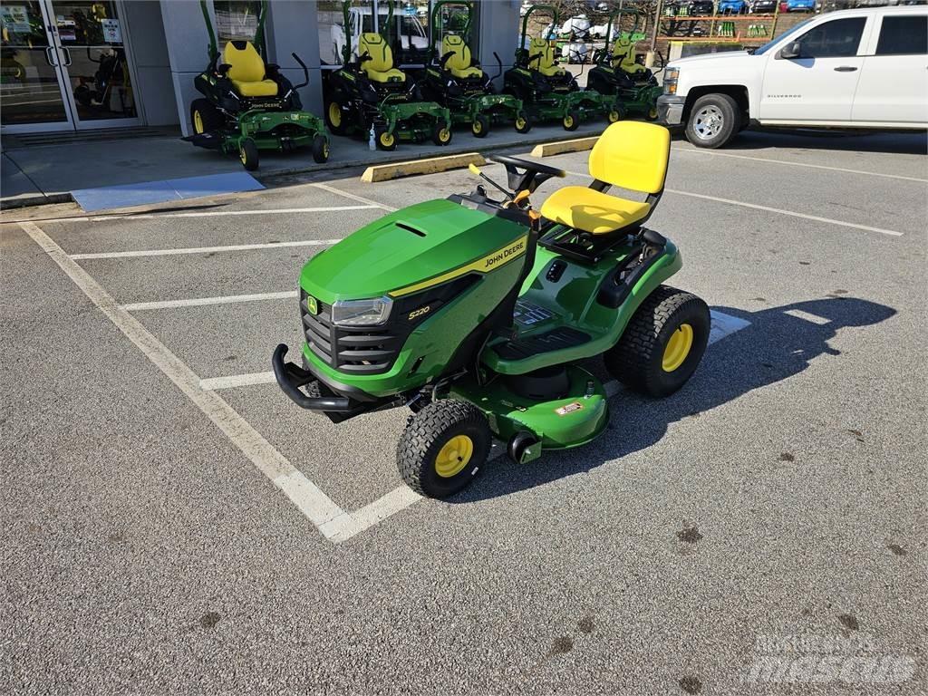 John Deere S220 Тракторни косачки
