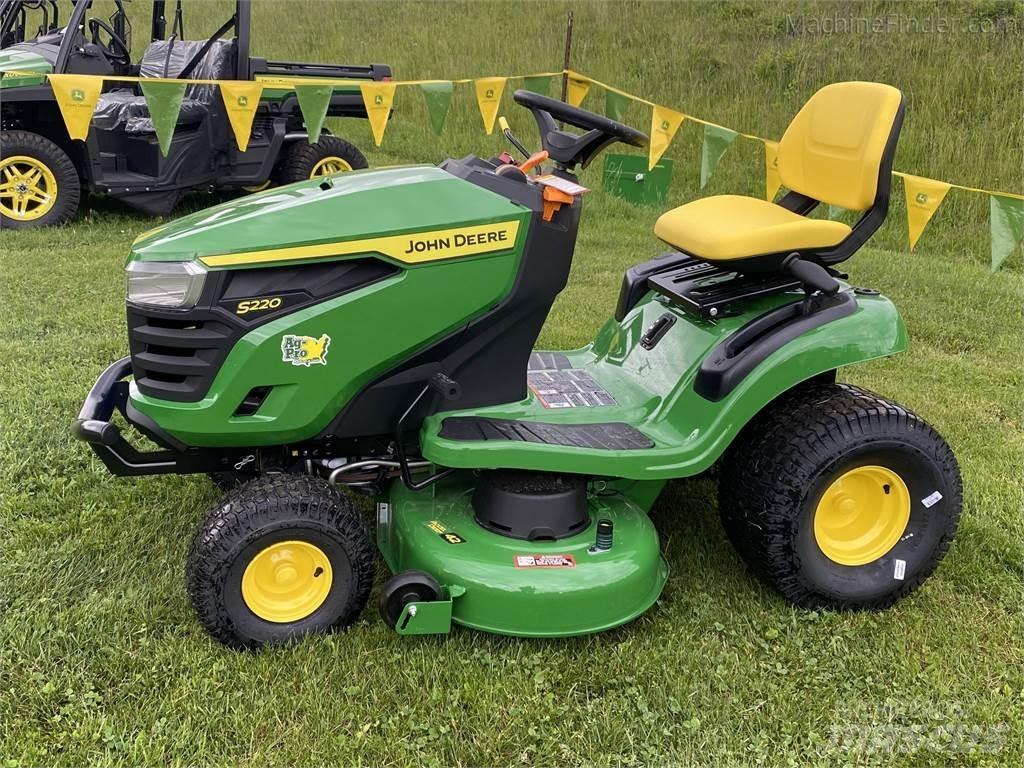 John Deere S220 Тракторни косачки