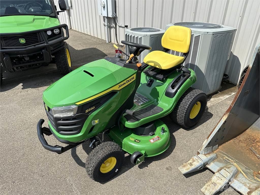 John Deere S220 Тракторни косачки