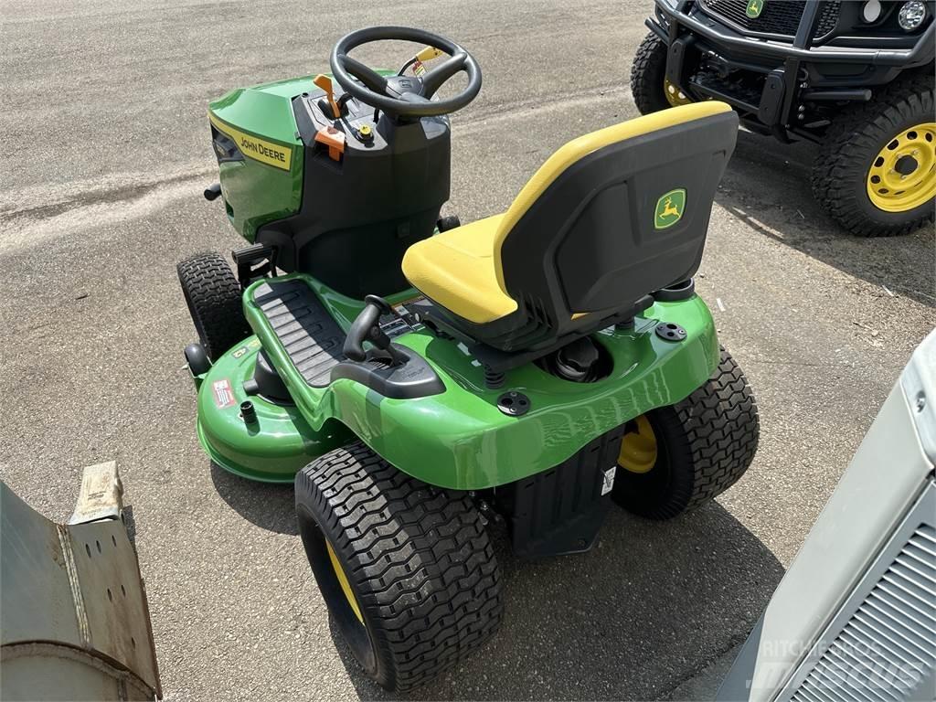 John Deere S220 Тракторни косачки