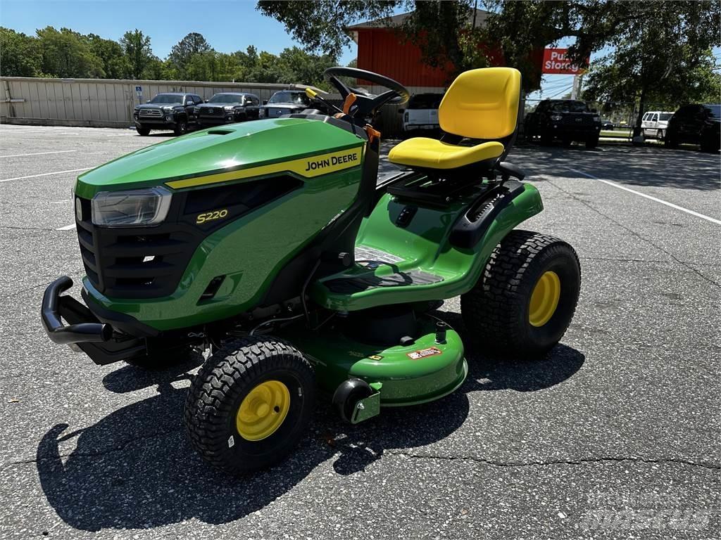 John Deere S220 Тракторни косачки