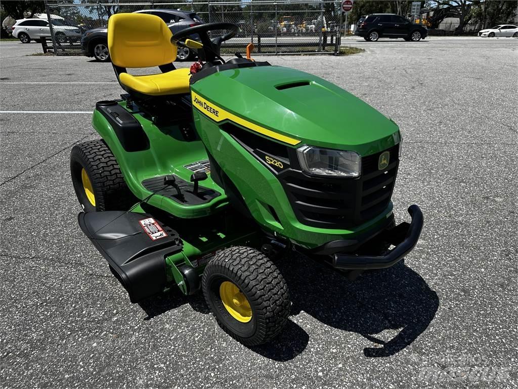 John Deere S220 Тракторни косачки