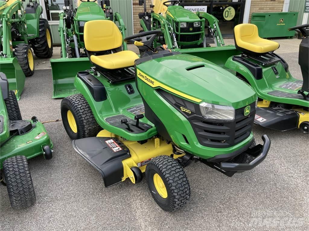 John Deere S220 Компактни трактори