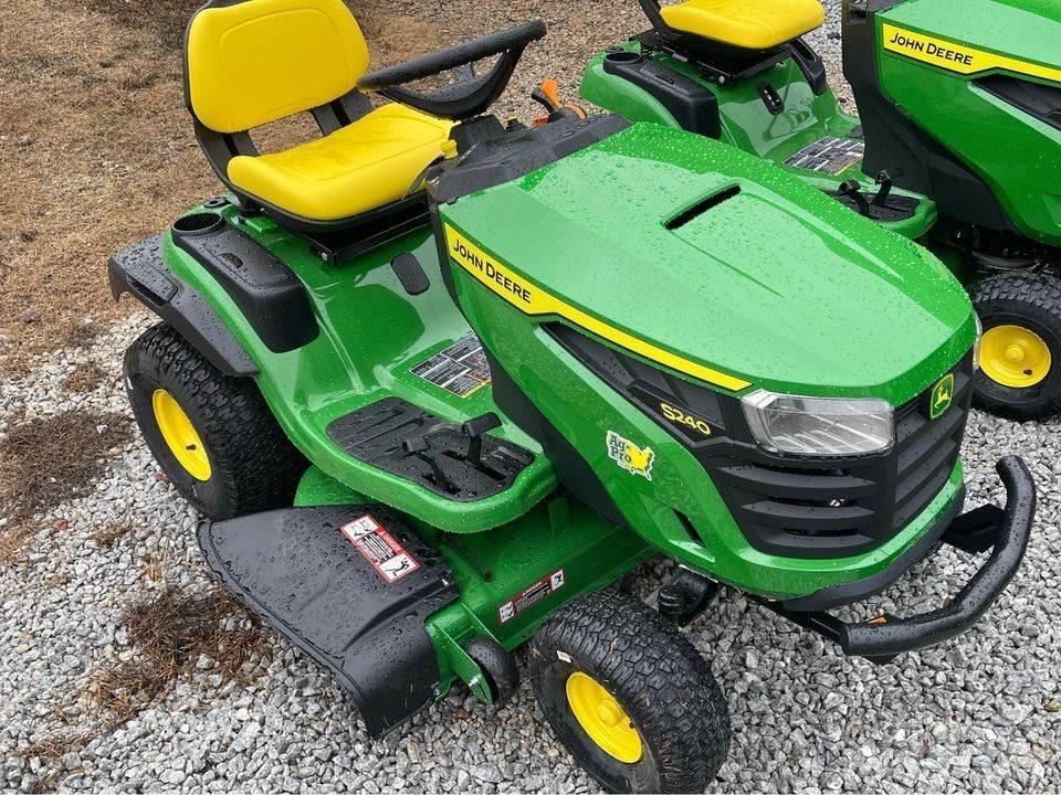 John Deere S240 Компактни трактори