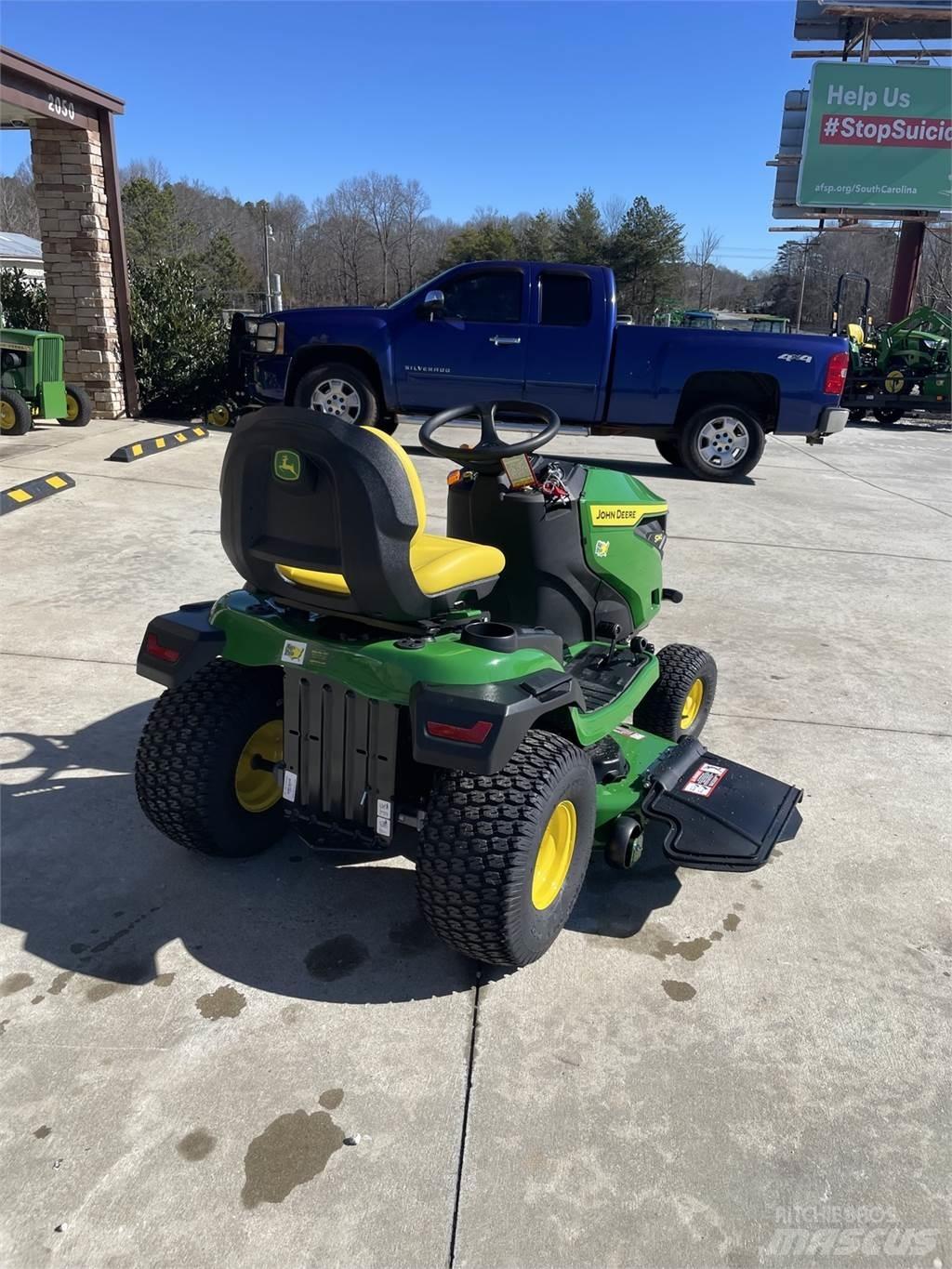 John Deere S240 Компактни трактори