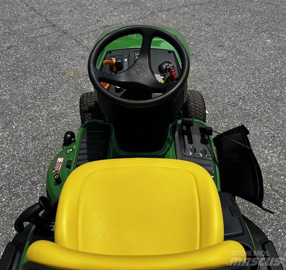 John Deere S240 Компактни трактори