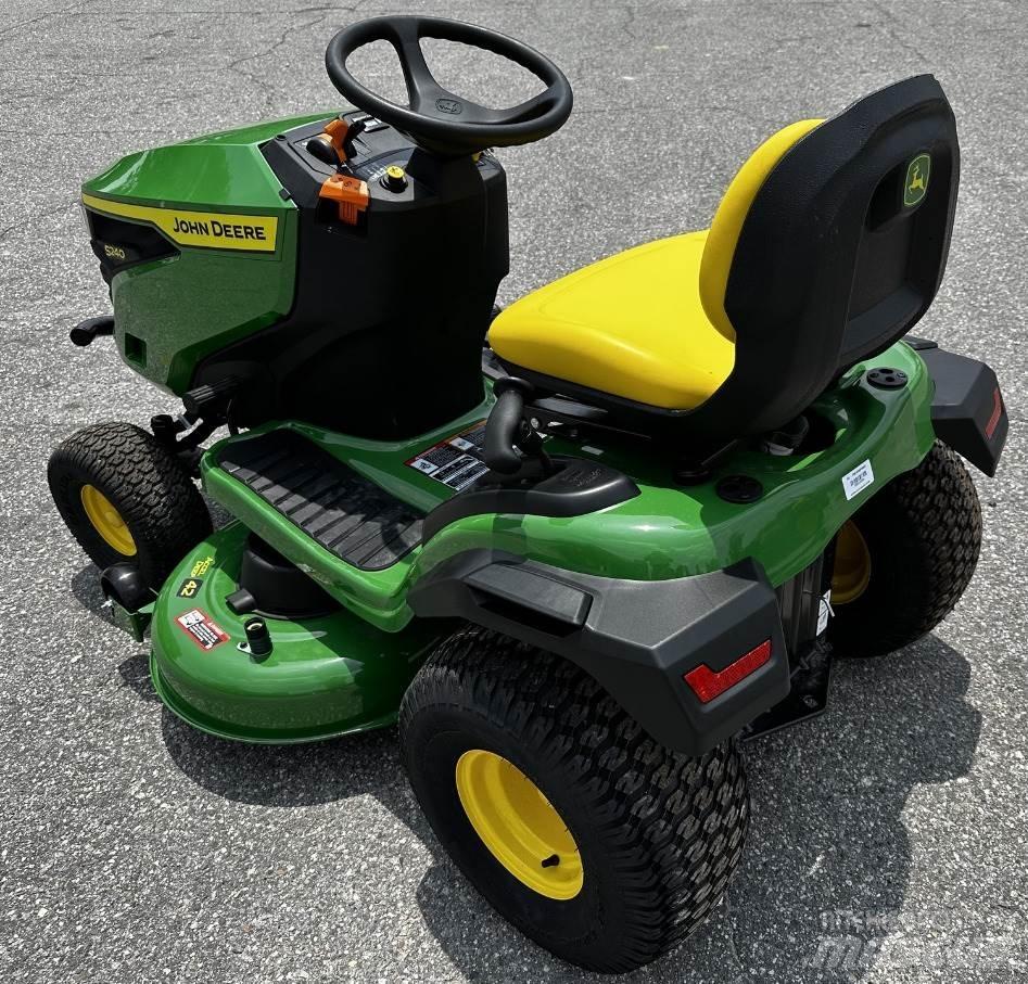 John Deere S240 Компактни трактори