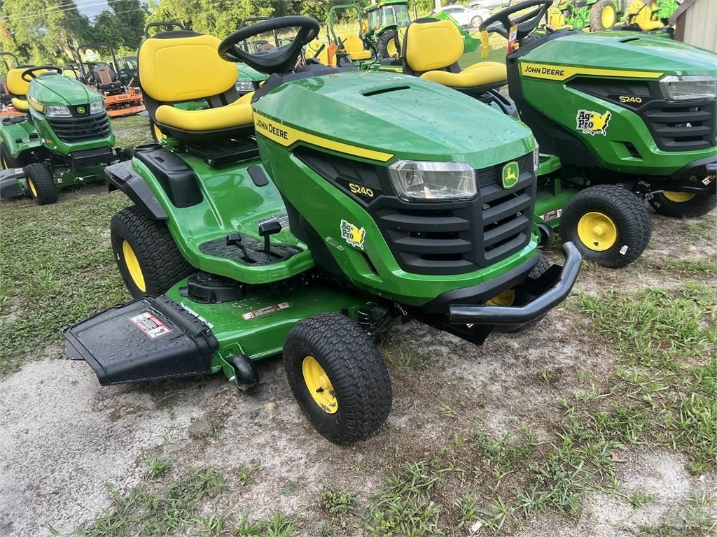 John Deere S240 Компактни трактори