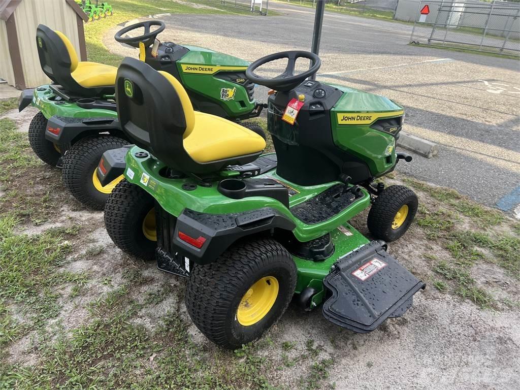 John Deere S240 Компактни трактори