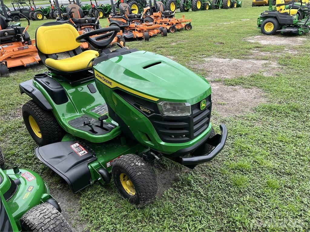 John Deere S240 Компактни трактори