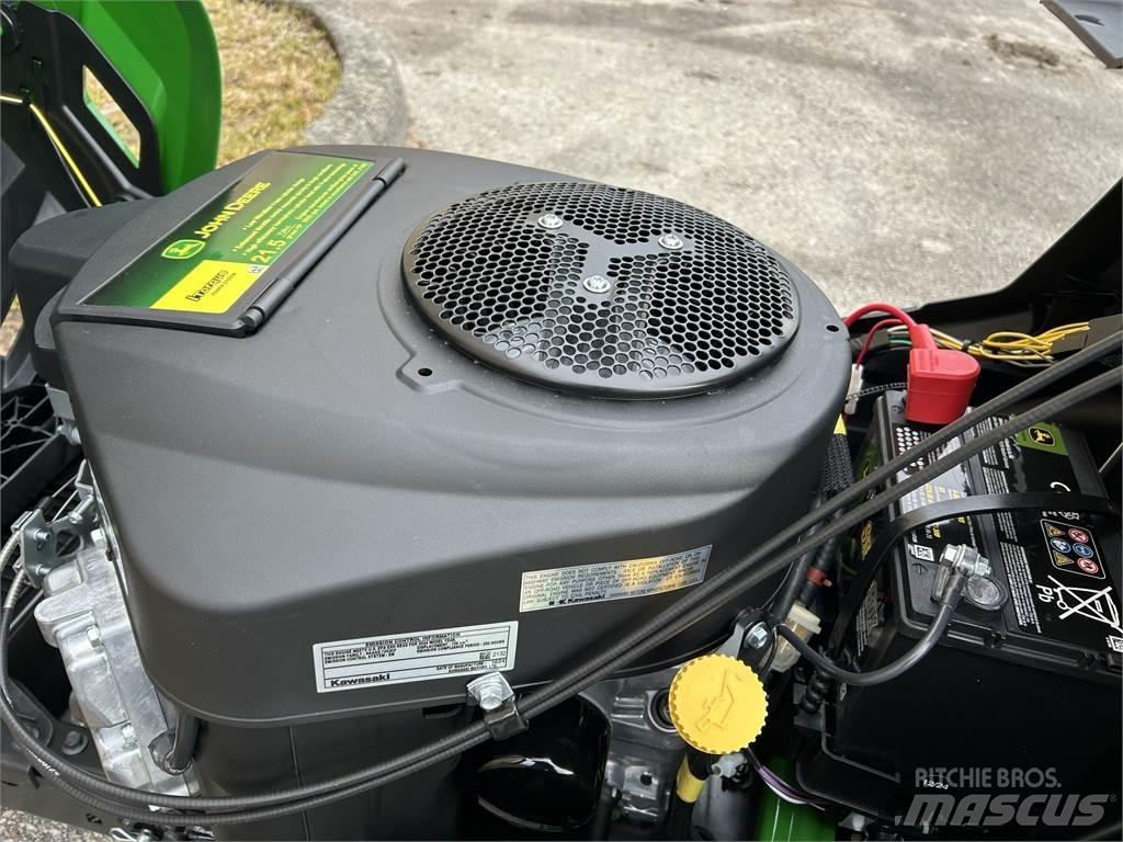 John Deere S240 Компактни трактори