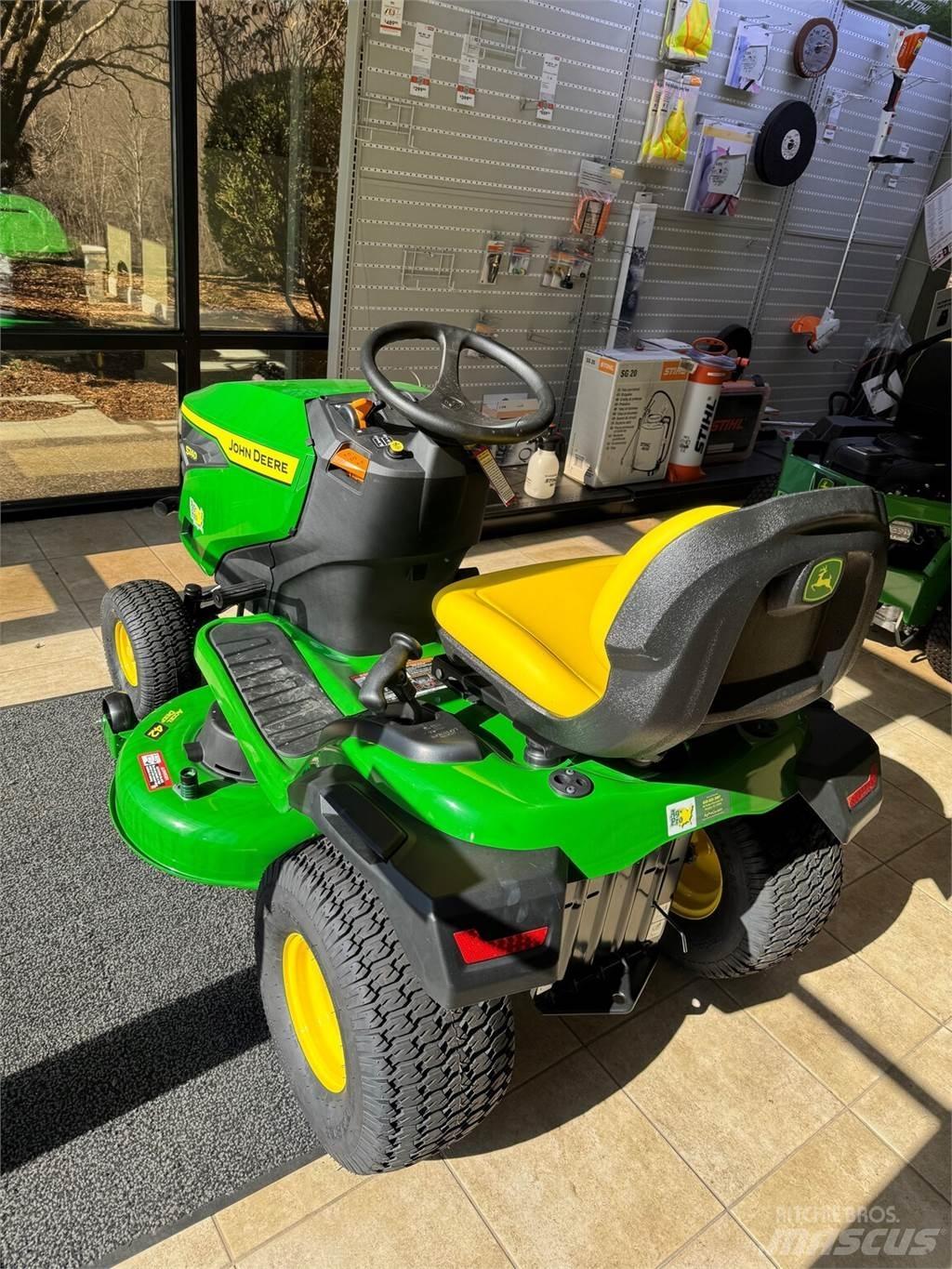 John Deere S240 Компактни трактори