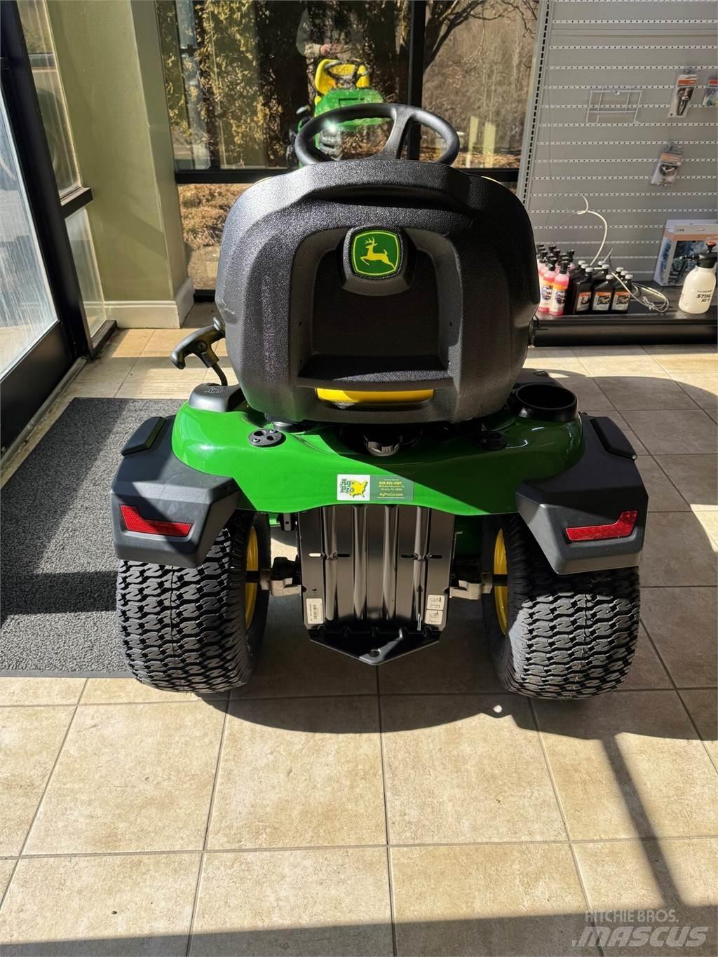 John Deere S240 Компактни трактори
