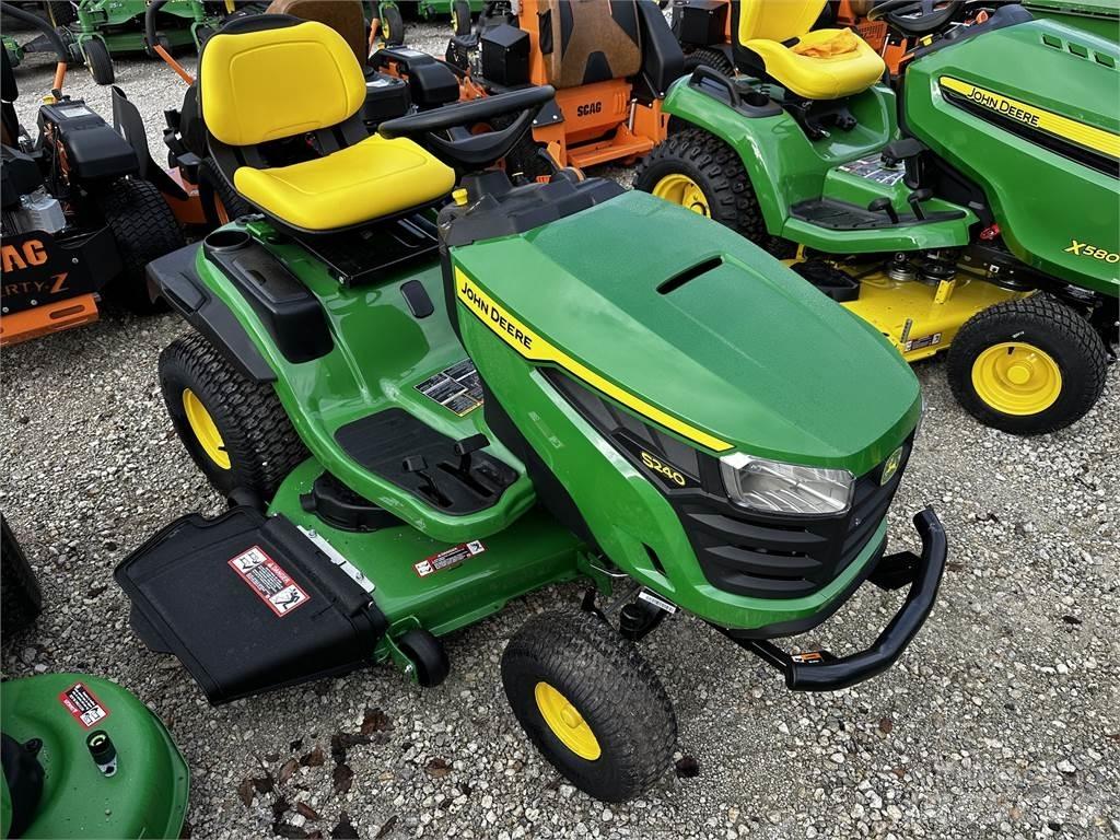 John Deere S240 Компактни трактори