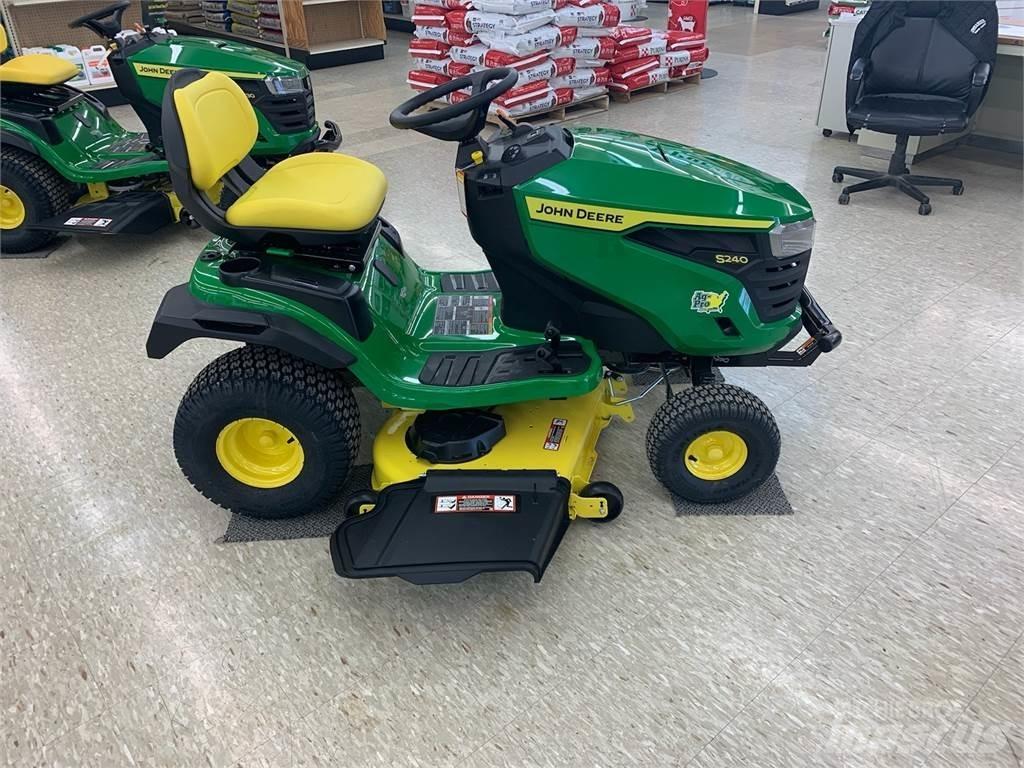 John Deere S240 Компактни трактори