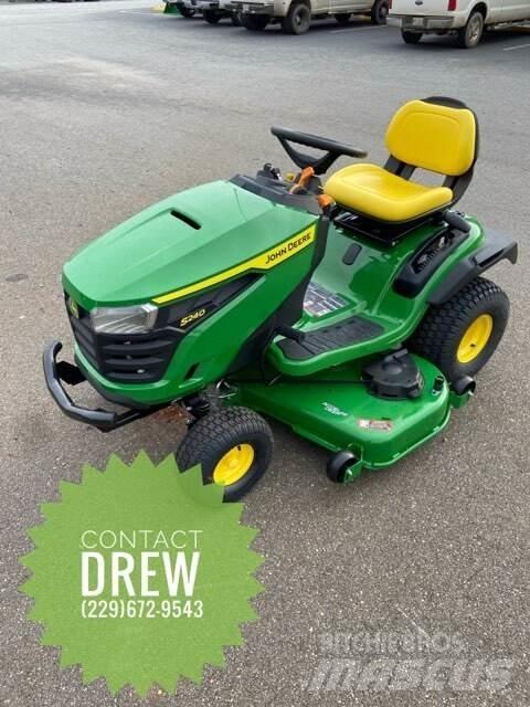 John Deere S240 Компактни трактори