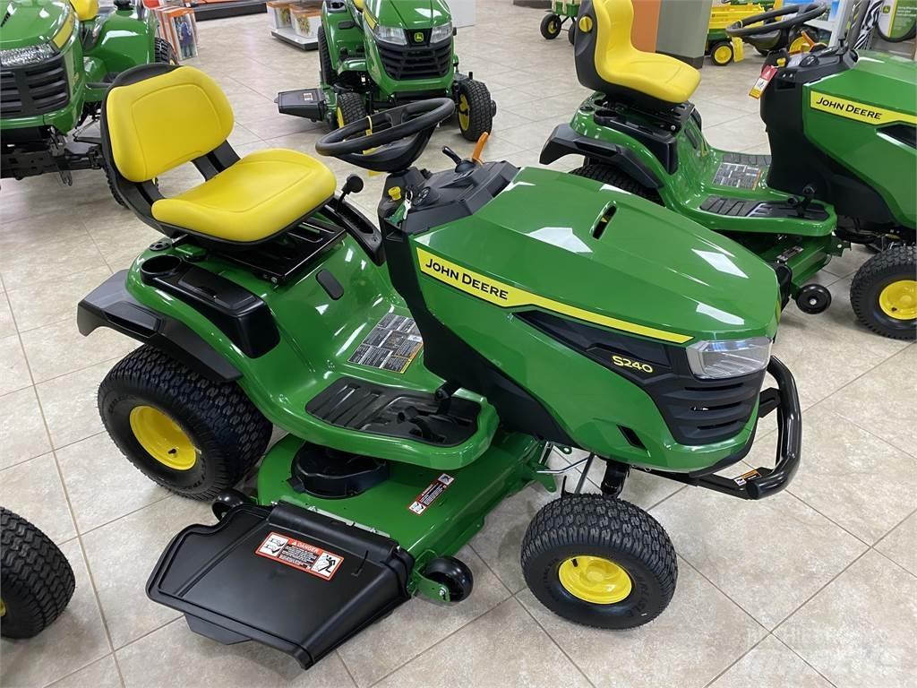 John Deere S240 Компактни трактори