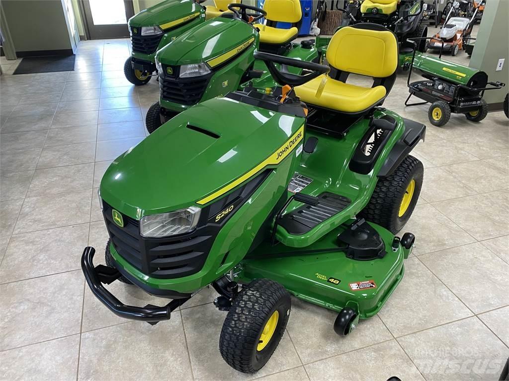 John Deere S240 Компактни трактори