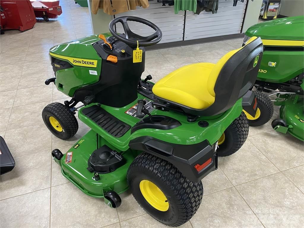 John Deere S240 Компактни трактори
