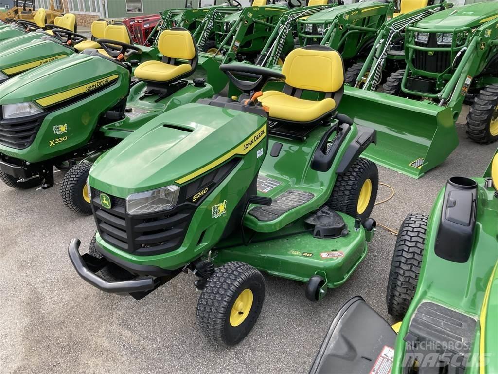 John Deere S240 Компактни трактори