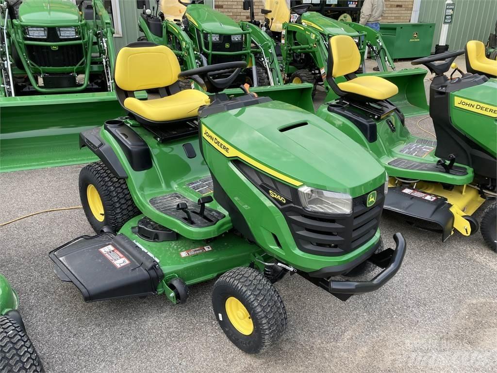 John Deere S240 Компактни трактори