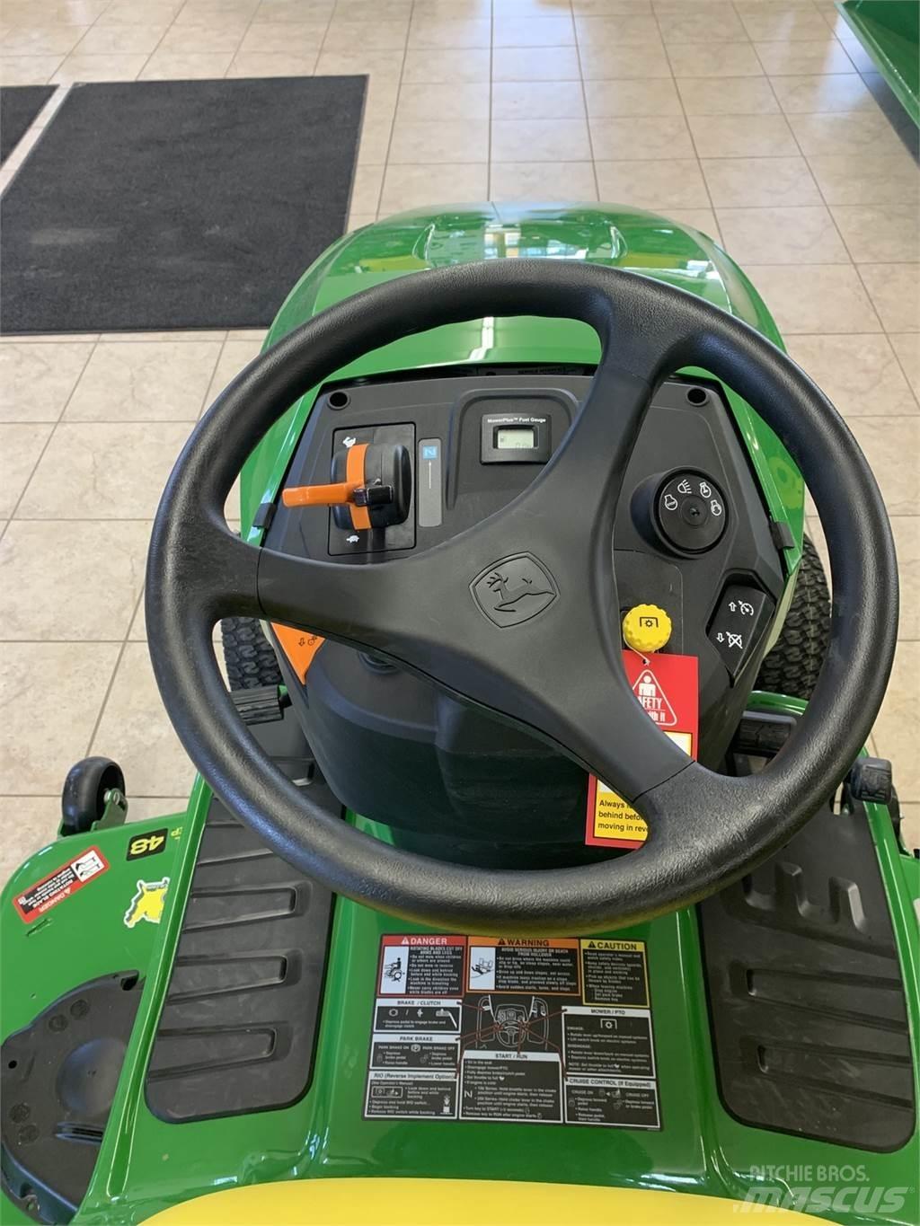 John Deere S240 Компактни трактори