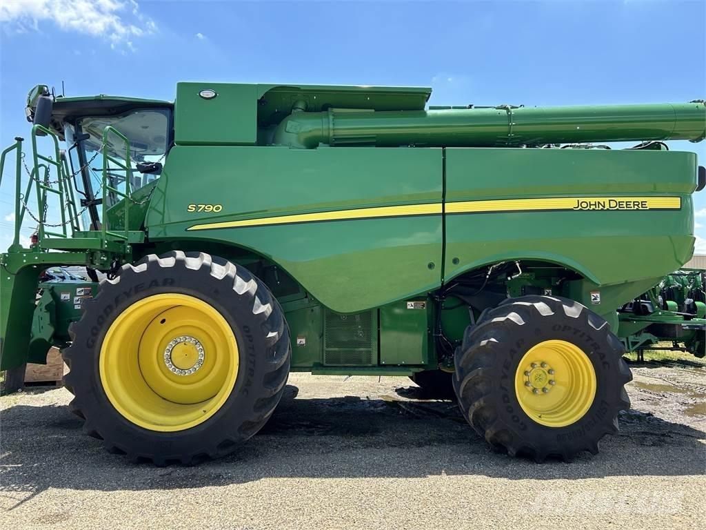 John Deere S790 Комбайни