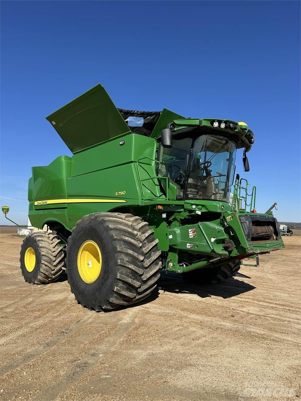 John Deere S790 Комбайни