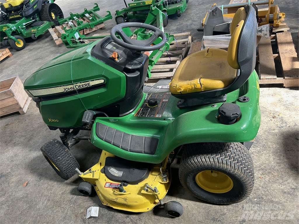 John Deere X300 Тракторни косачки