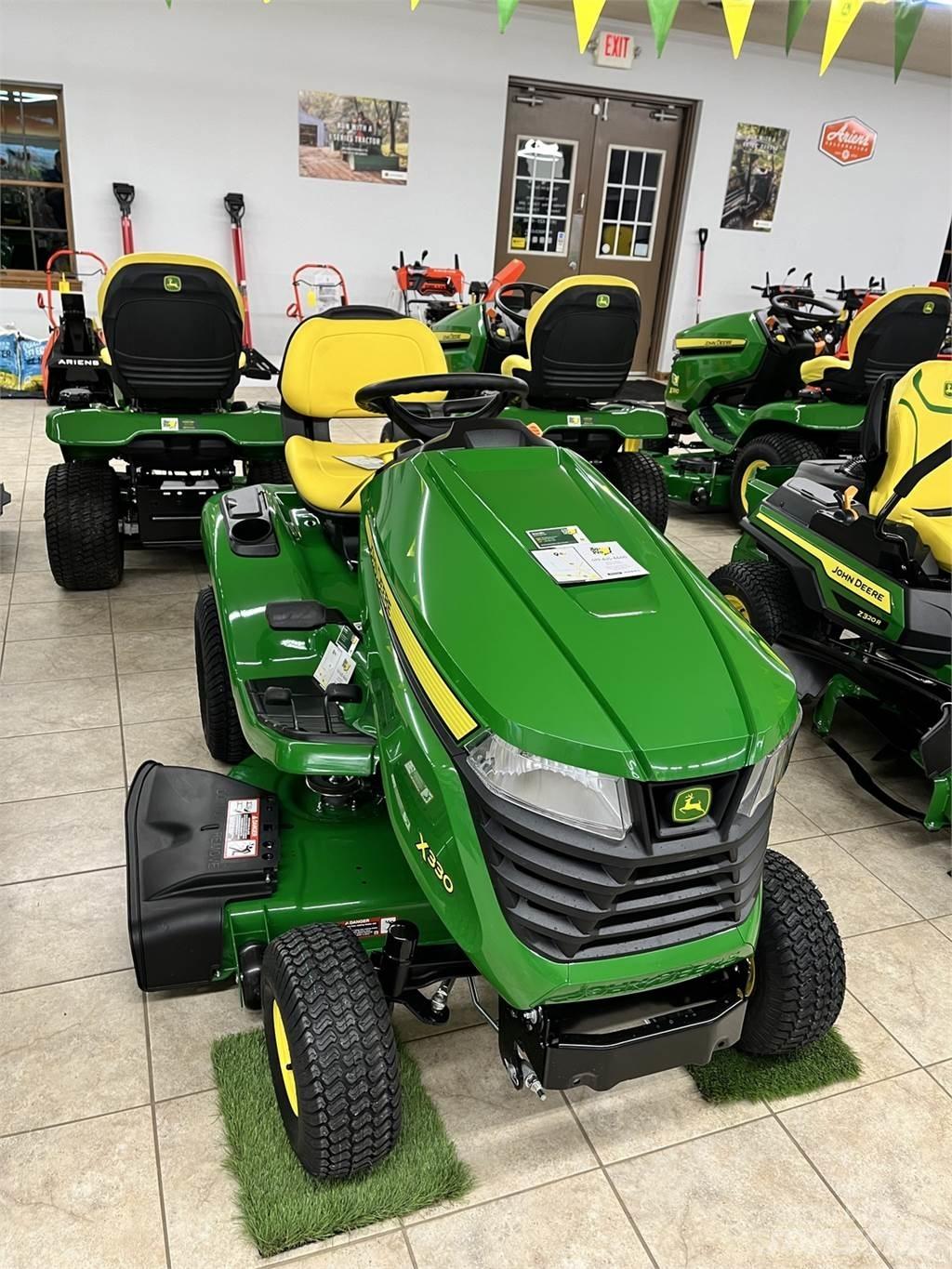 John Deere X330 Компактни трактори