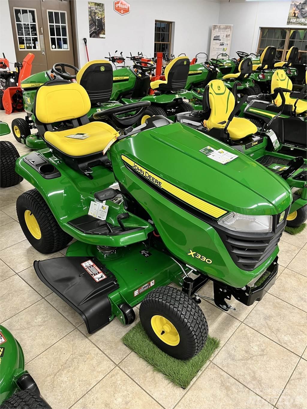John Deere X330 Компактни трактори