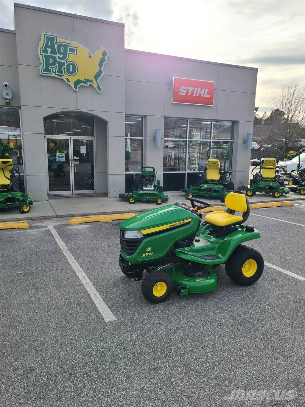 John Deere X330 Компактни трактори