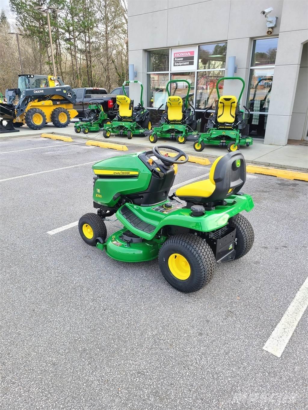John Deere X330 Компактни трактори