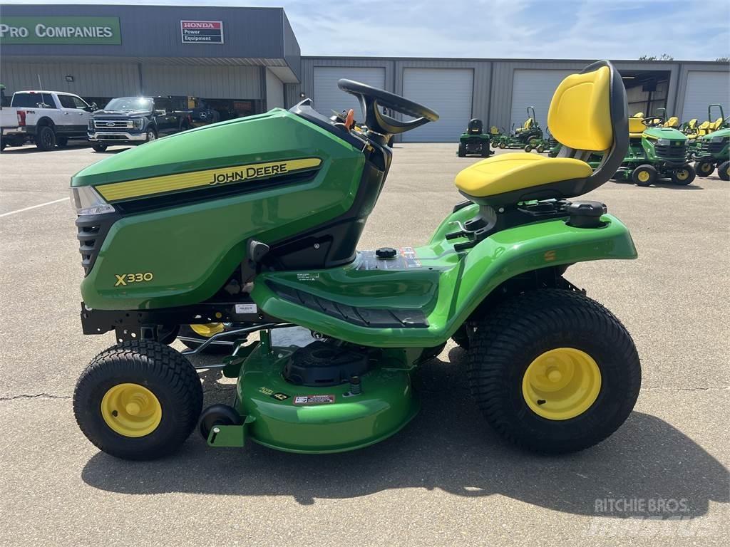 John Deere X330 Компактни трактори