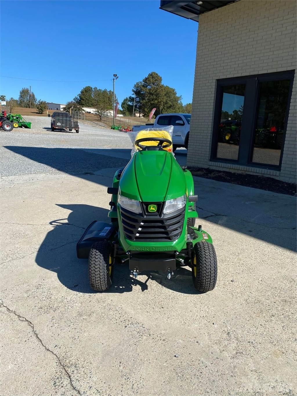 John Deere X330 Компактни трактори