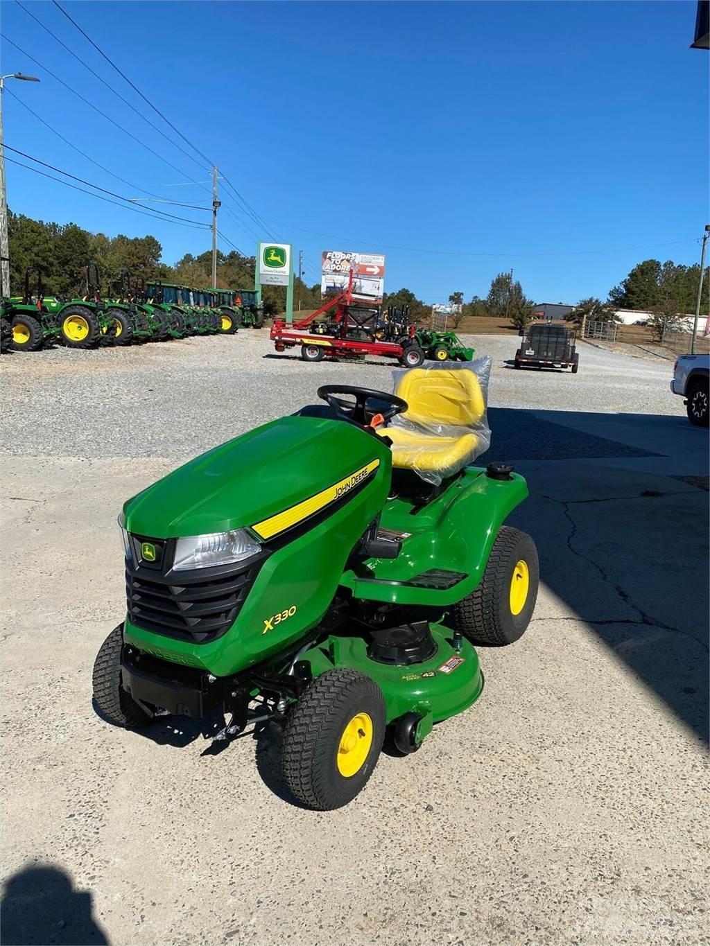John Deere X330 Компактни трактори