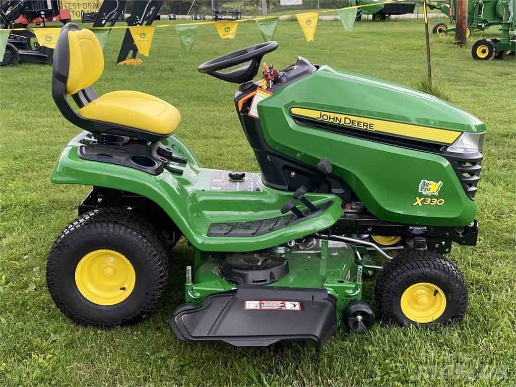 John Deere X330 Компактни трактори