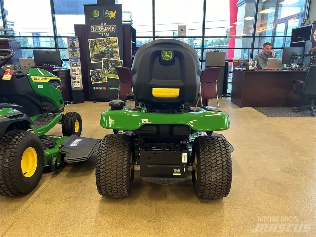 John Deere X330 Компактни трактори